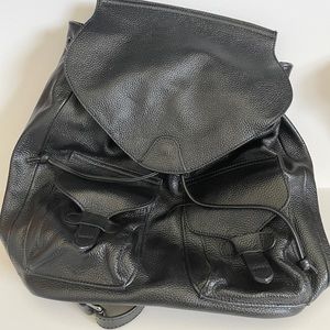 Vicenzo Genuine Leather Convertible Backpack- black excellent condition.